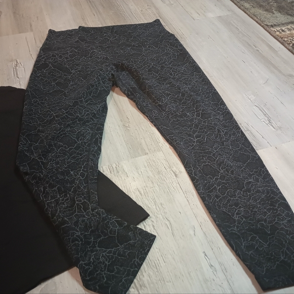 Lululemon Lot - Picture 3 of 6